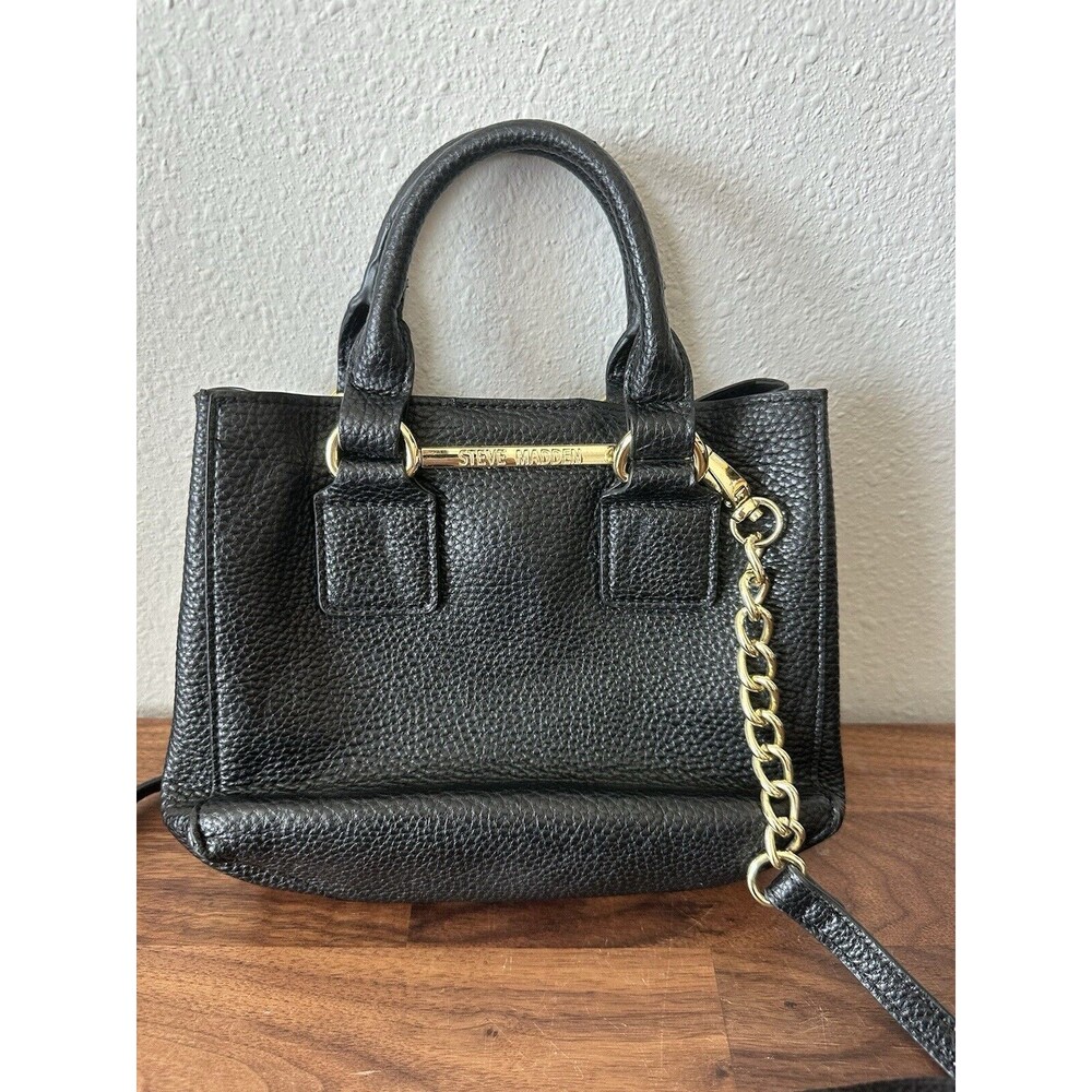 STEVE MADDEN BMAGGIE SMALL CROSSBODY BLACK PURSE HANDBAG WITH GOLD CHAIN ACCENTS